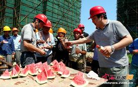 工地夏季高温新闻爆料,工地高温下的坚守与挑战  第1张